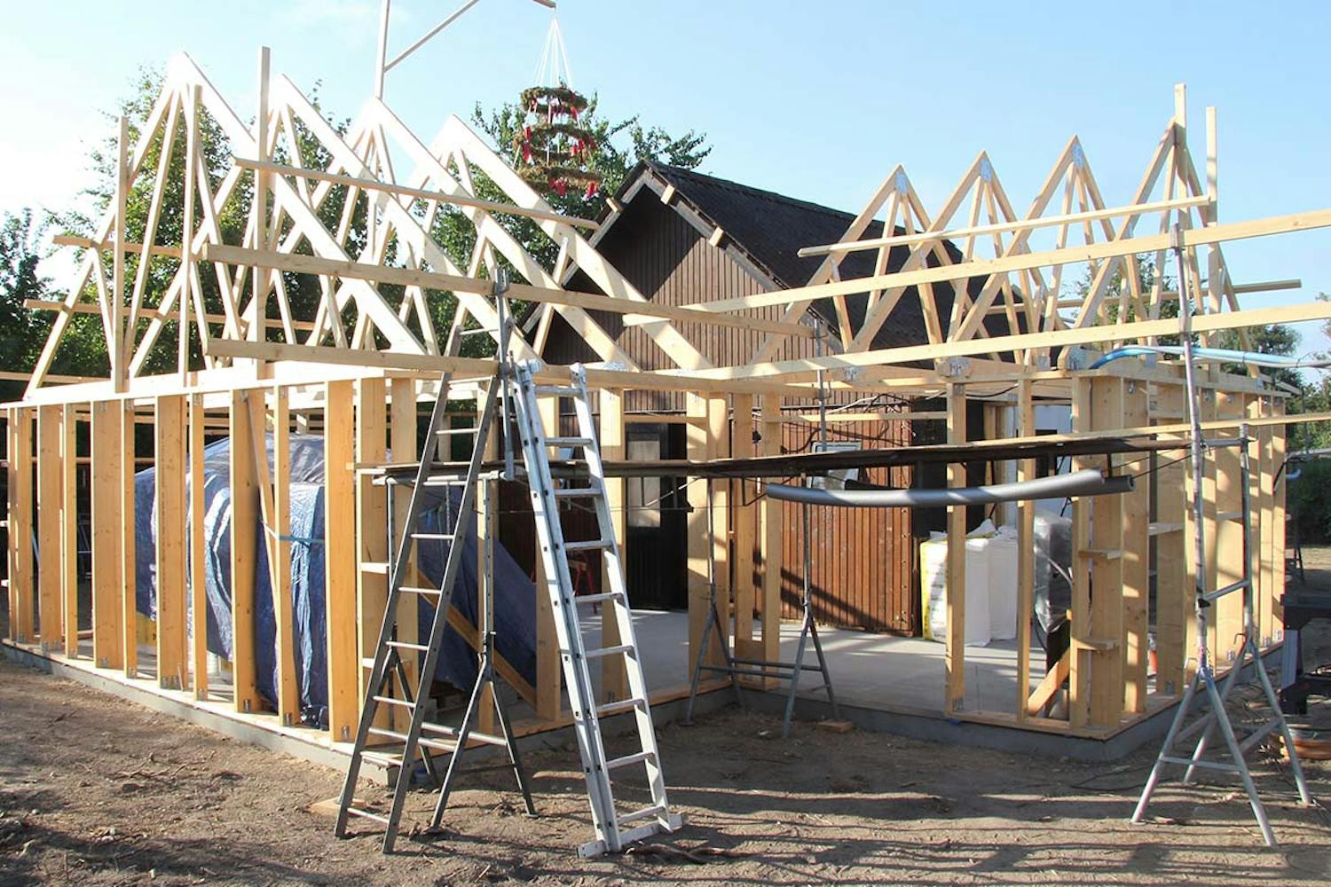 Tillbyggnad del 4: Takstolar Tillbyggnad del 4: Takstolar